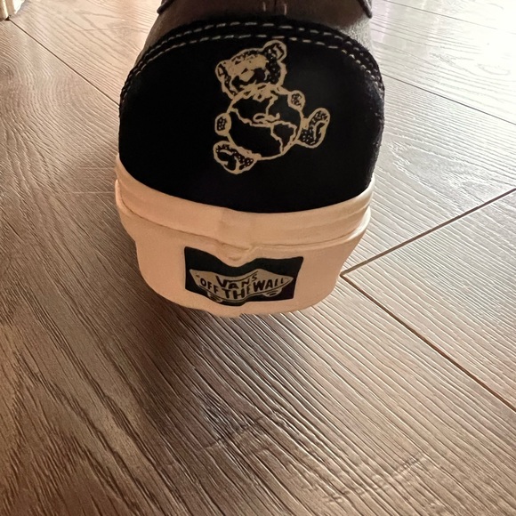 Vans - Picture 4 of 11